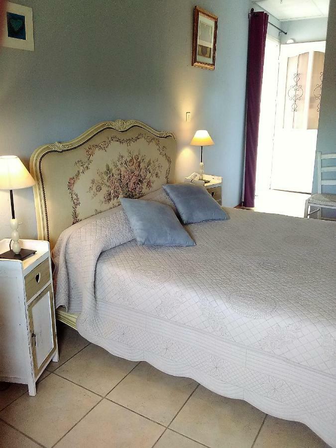 Chambres Et Gite Peyroutas " Camille" Vignonet St Emilion Esterno foto